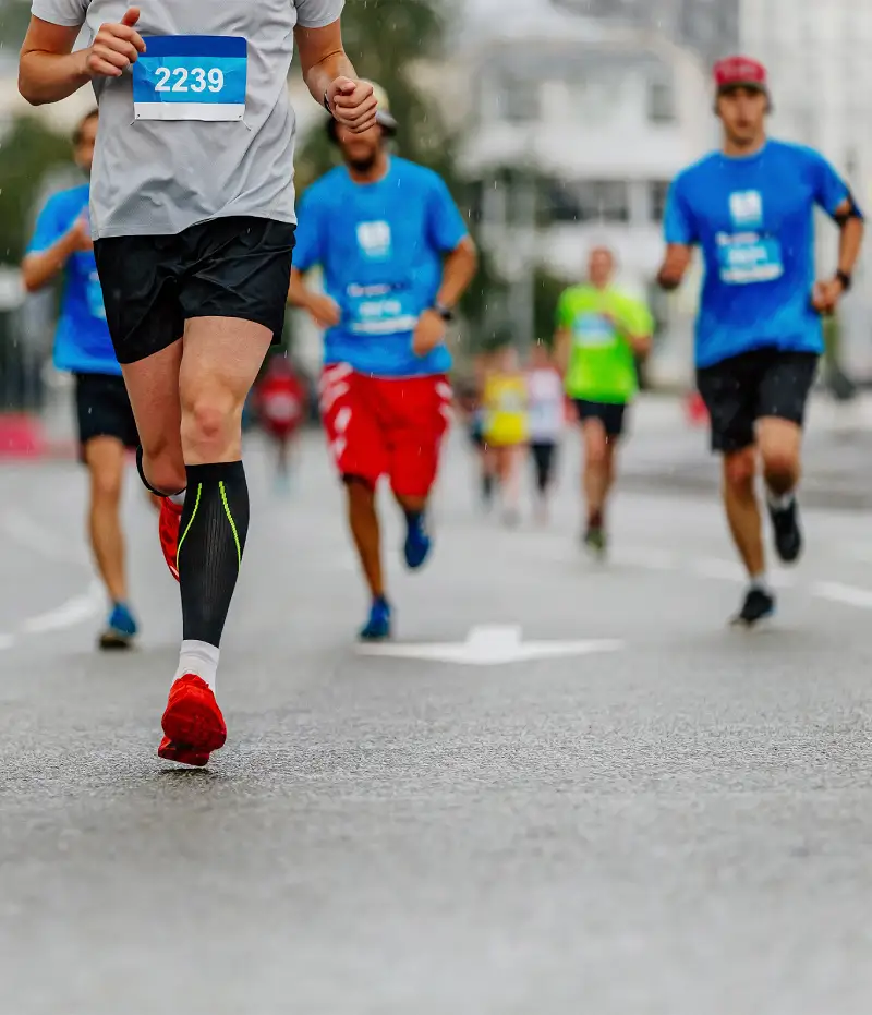 runners running a race